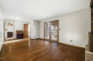 220 Dato Dr, Streamwood, IL 60107 - Photo 7