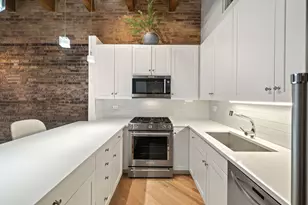 300 W Grand Ave, Chicago, IL 60654 - Photo 11