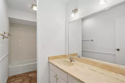 700 Hayward Avenue, Streamwood, IL 60107 - Photo 9