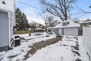 44 Monroe St, Elgin, IL 60123 - Photo 21