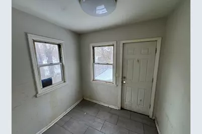 9238 S Dauphin Avenue, Chicago, IL 60619 - Photo 7