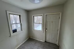 9238 S Dauphin Ave, Chicago, IL 60619 - Photo 7