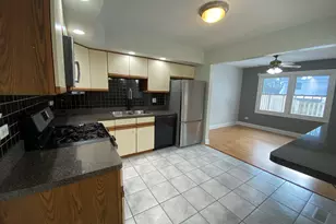 246 Tamarack Dr, Bloomingdale, IL 60108 - Photo 9