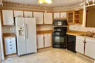 872 Victoria Dr, Woodstock, IL 60098 - Photo 7