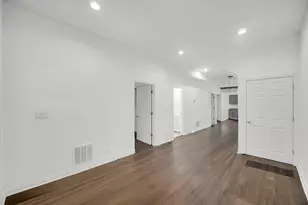 8008 S Muskegon Ave, Chicago, IL 60617 - Photo 15