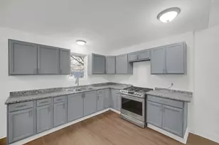 8008 S Muskegon Ave, Chicago, IL 60617 - Photo 7