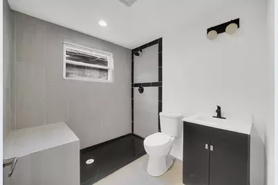 8008 S Muskegon Avenue, Chicago, IL 60617 - Photo 9