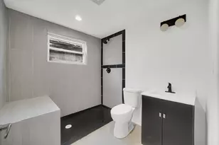 8008 S Muskegon Ave, Chicago, IL 60617 - Photo 9