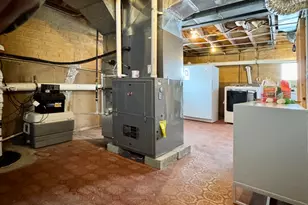 8936 S Oglesby Ave, Chicago, IL 60617 - Photo 13