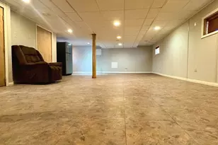 8936 S Oglesby Ave, Chicago, IL 60617 - Photo 9