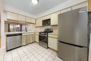 1604 Pebble Beach Cir, Elgin, IL 60123 - Photo 7