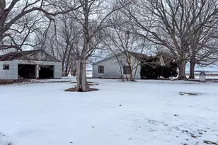 307 N Vine St, Armington, IL 61721 - Photo 19