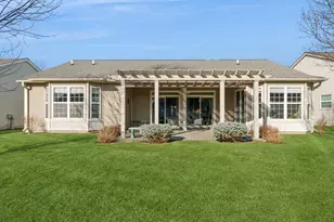 2545 Edgewater Dr, Elgin, IL 60124 - Photo 21