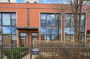 627 W Oak St, Chicago, IL 60610 - Photo 1