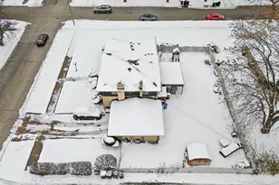 17702 Bernadine St, Lansing, IL 60438 - Photo 9