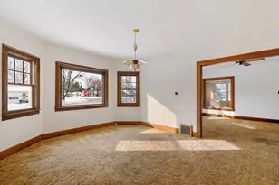 844 S 1st St, Dekalb, IL 60115 - Photo 9