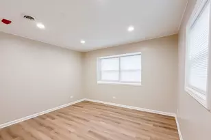 106 E State Rd, Island Lake, IL 60042 - Photo 11