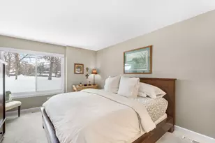 563 Woodview Rd, Lake Barrington, IL 60010 - Photo 9