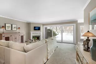 563 Woodview Rd, Lake Barrington, IL 60010 - Photo 3