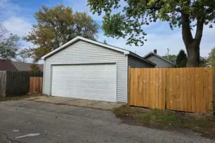 803 Broadway Ave, North Chicago, IL 60064 - Photo 35