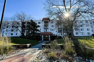 350 Plum Creek Dr, Wheeling, IL 60090 - Photo 3