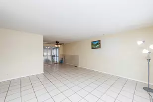 1607 N Channel Dr, Round Lake Beach, IL 60073 - Photo 5