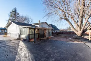 1607 N Channel Dr, Round Lake Beach, IL 60073 - Photo 3