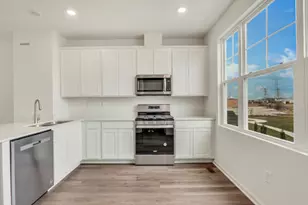 575 Yosemite Wy, Mundelein, IL 60060 - Photo 3