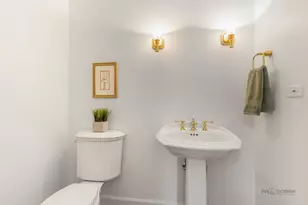 1819 Dunhill Cir, Glenview, IL 60025 - Photo 17