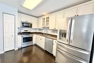 898 Emerald Dr, Pingree Grove, IL 60140 - Photo 9