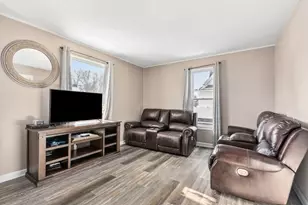 552 Simms St, Aurora, IL 60505 - Photo 5