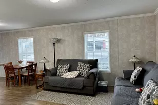 616 6th St, Bloomington, IL 61704 - Photo 5