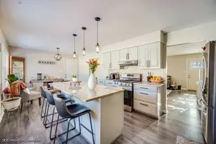 113 April Ln, North Aurora, IL 60542 - Photo 7