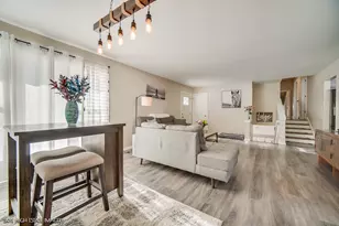 113 April Ln, North Aurora, IL 60542 - Photo 3