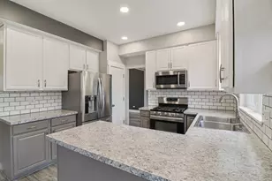 220 S Glenbrook Trail, McHenry, IL 60050 - Photo 15