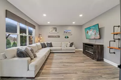 220 S Glenbrook Trail, McHenry, IL 60050 - Photo 19