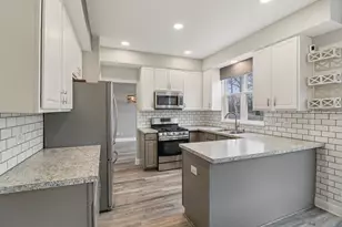 220 S Glenbrook Trail, McHenry, IL 60050 - Photo 13