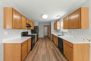 21519 Cormorant St, Crest Hill, IL 60435 - Photo 7