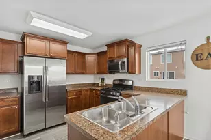 308 Niagara Dr, Volo, IL 60073 - Photo 7