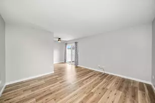 1033 Glouchester Harbor, Schaumburg, IL 60193 - Photo 3