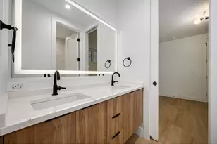 1124 W Addison St, Chicago, IL 60613 - Photo 15