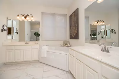 6 Sherwood Court, Lake in the Hills, IL 60156 - Photo 9