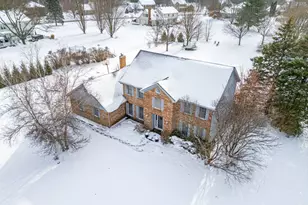 38W725 Cloverfield Dr, Saint Charles, IL 60175 - Photo 3