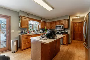 38W725 Cloverfield Dr, Saint Charles, IL 60175 - Photo 9