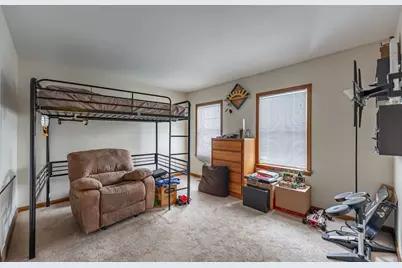 38W725 Cloverfield Drive, Saint Charles, IL 60175 - Photo 17