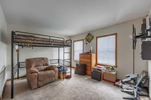 38W725 Cloverfield Dr, Saint Charles, IL 60175 - Photo 17