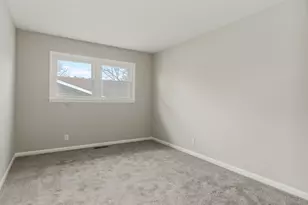 322 Rockhurst Rd, Bolingbrook, IL 60440 - Photo 15