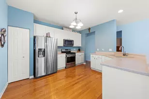 16174 Seneca Lake Cir, Crest Hill, IL 60403 - Photo 9