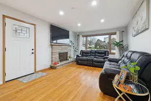 310 Oak St, North Aurora, IL 60542 - Photo 3