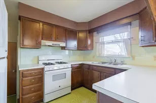 304 N Main St, Mclean, IL 61754 - Photo 11